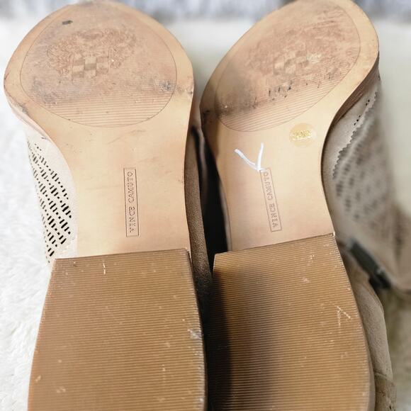 Vince Camuto Women's Clorieea Perforated Suede Shootie Booties Size 8.5M‎ Taupe - Picture 6 of 7
